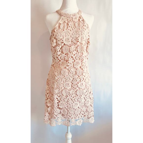 LULU'S Dresses & Skirts - LULU'S LOVE POEM PEACH FLORAL CROCHET LINED LACE HALTER NECK SLEEVLESS DRESS